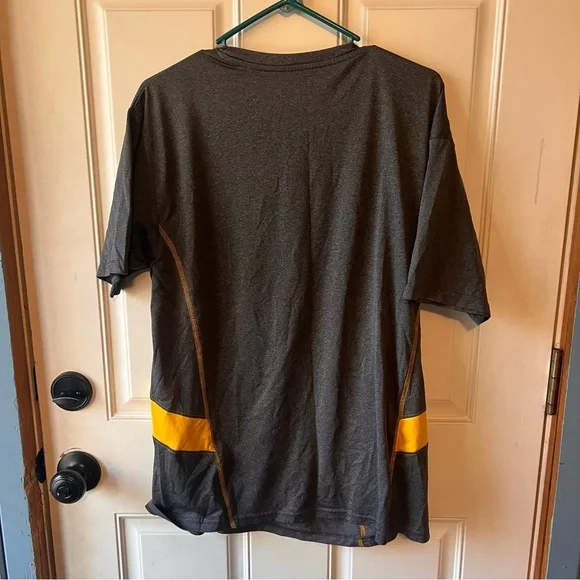 Boston Bruins Men’s Grey and Gold Men's Shirt size XL - Picture 3 of 4